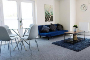 Sleek & Modern 2 Bedroom Apartment w/ free parking